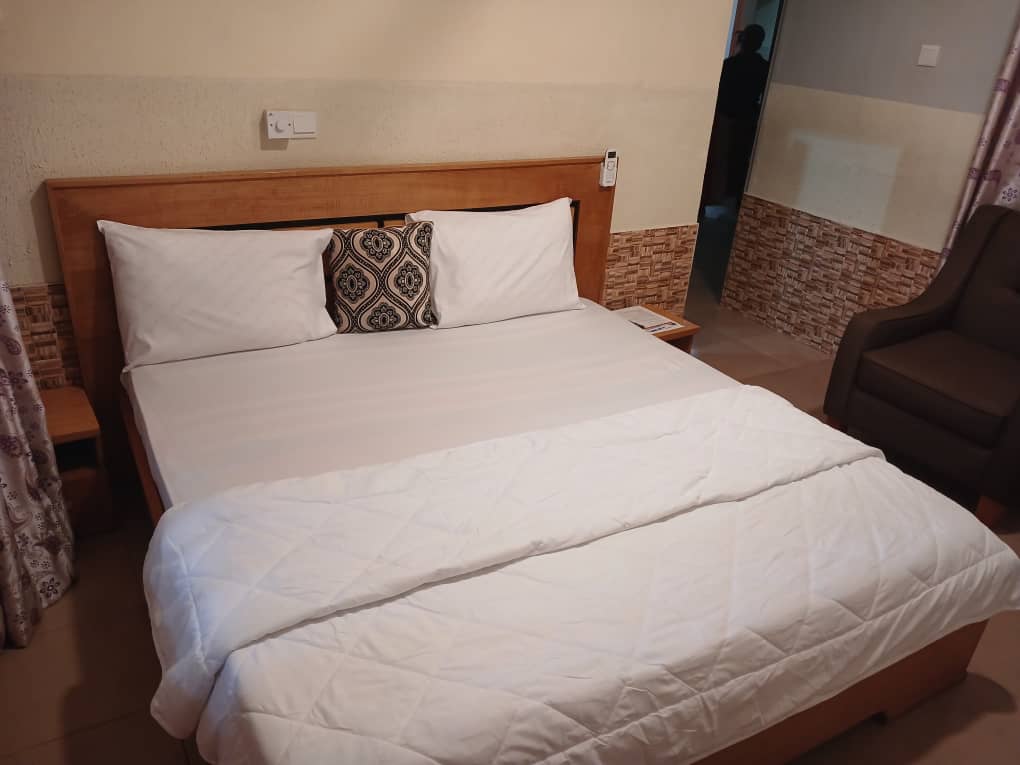 Elegant comfort room
